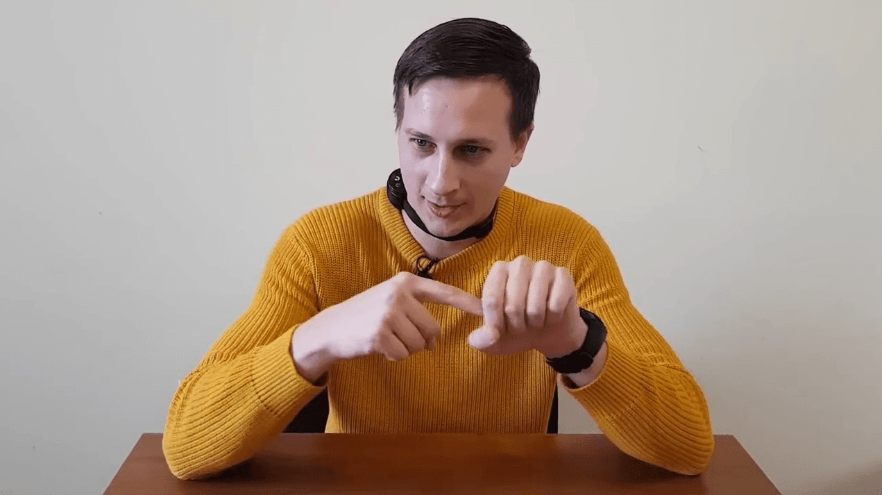 Долбоеб-вайтишник с шокером на шее отвечает на школьные вопросы