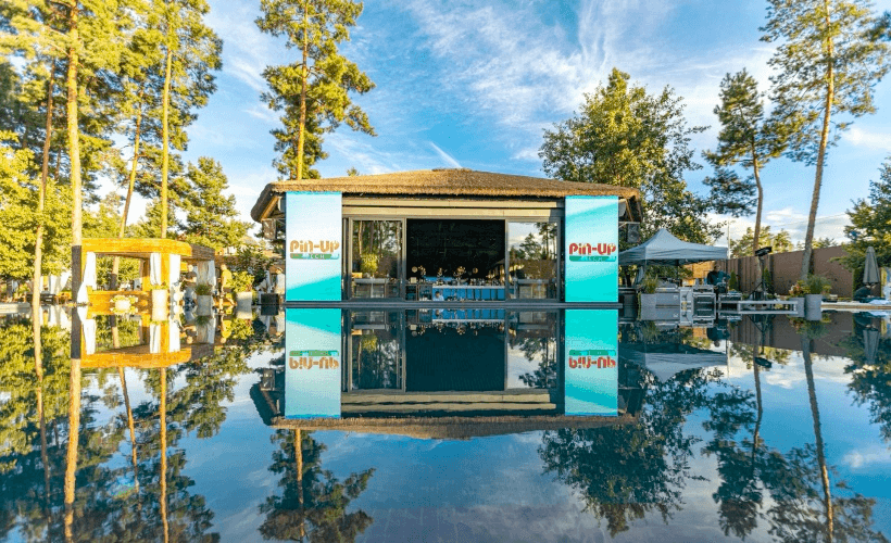 Очередной зашквар от Pin Up: «Как вы относитесь к россиянам?»