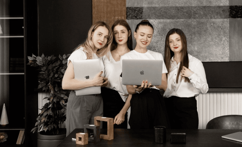 Спустя 3 года гребли EPAMщица уволилась и создала IT-курсы для тянок