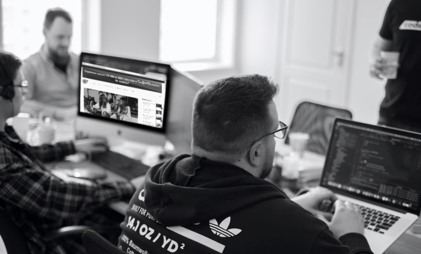 Codempire: Империя Идиотов или Как удержать мидла на зарплате в 800$